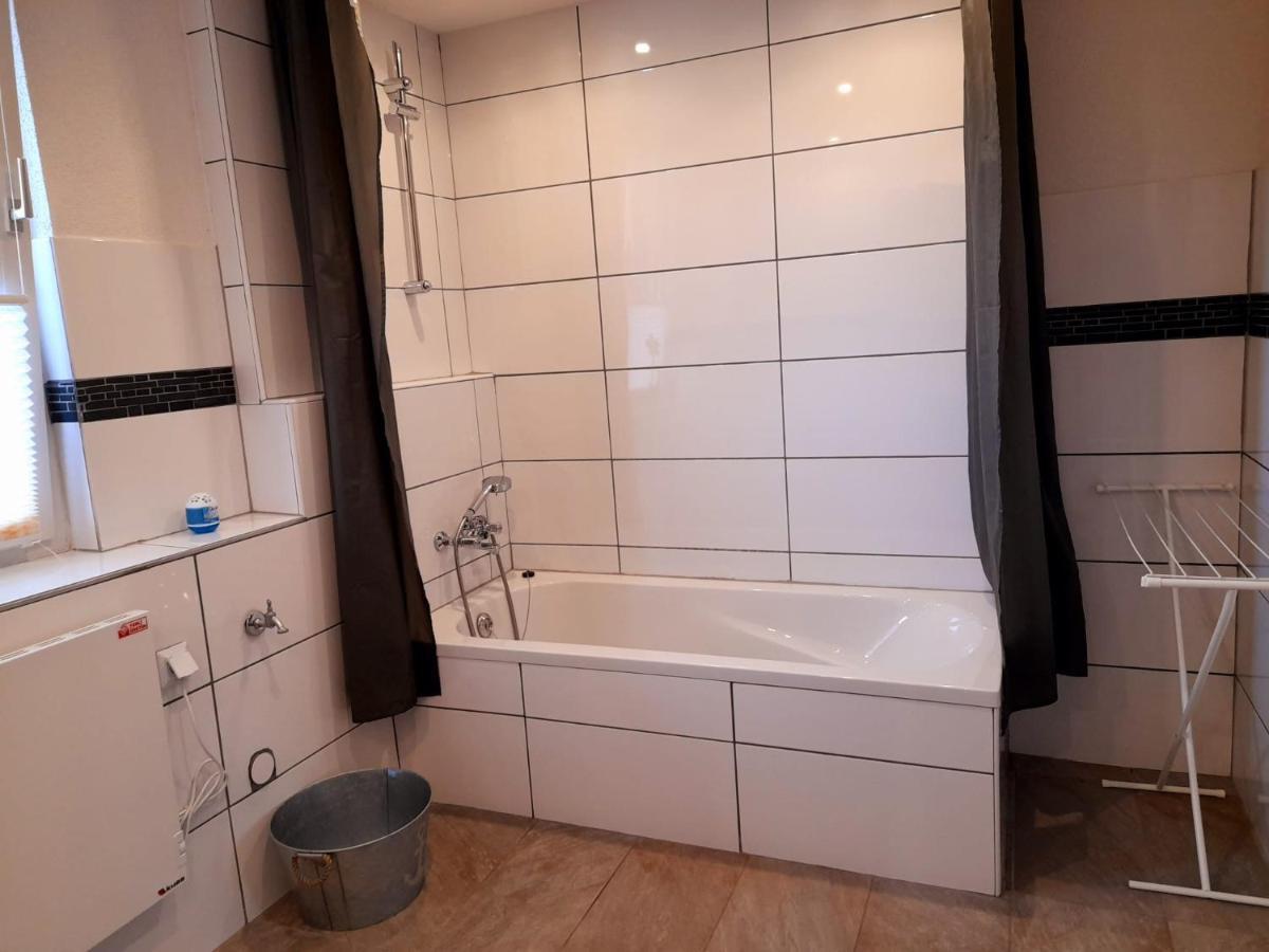 Willkommen In Dem Luftkurort Und Kaesestadt Nieheim Rennstrecke 4Km Entfernt Fewo1 Extérieur photo