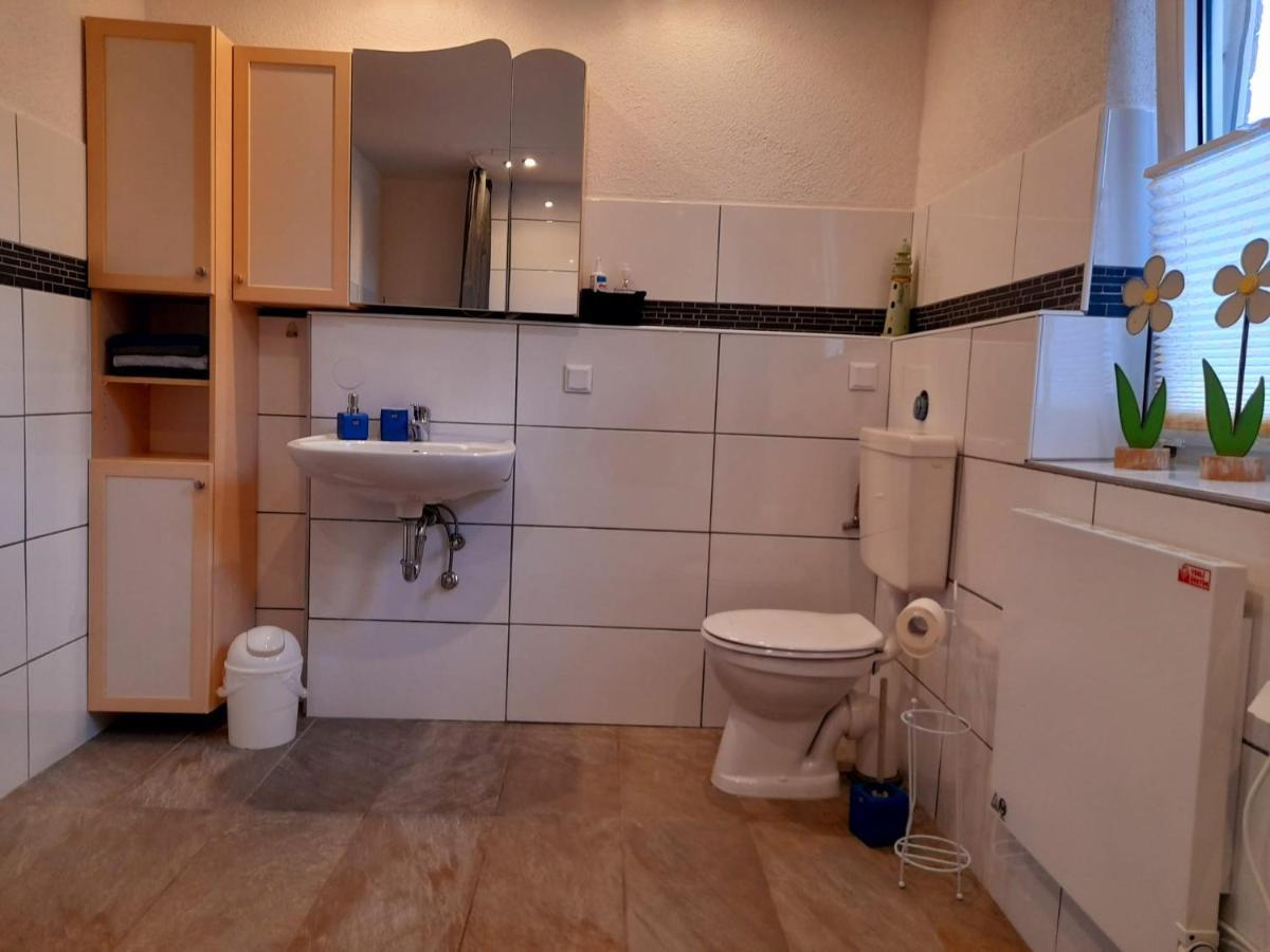 Willkommen In Dem Luftkurort Und Kaesestadt Nieheim Rennstrecke 4Km Entfernt Fewo1 Extérieur photo